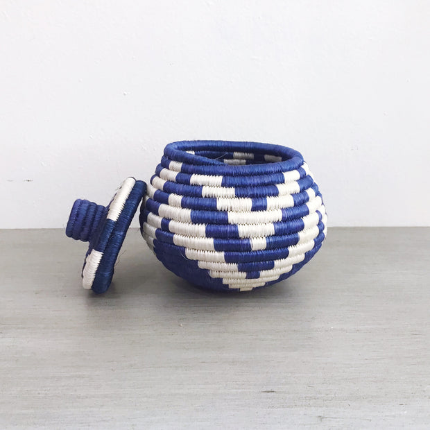 Woven Pinch Pot with Lid