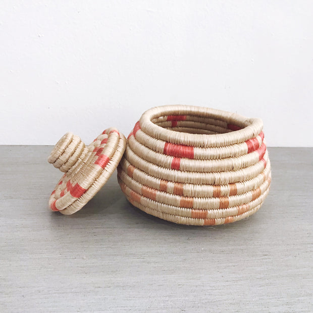 Woven Pinch Pot with Lid