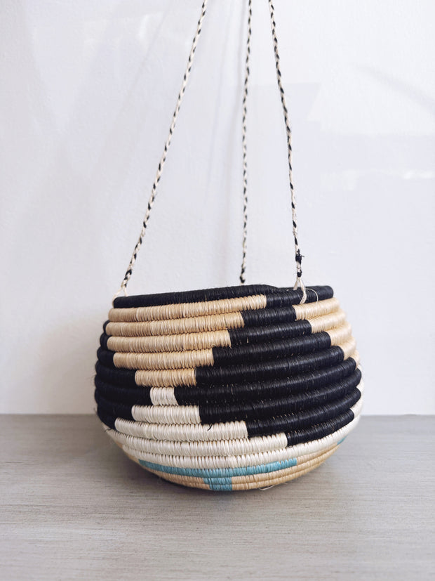 Hanging Woven Pot - Black Diamonds