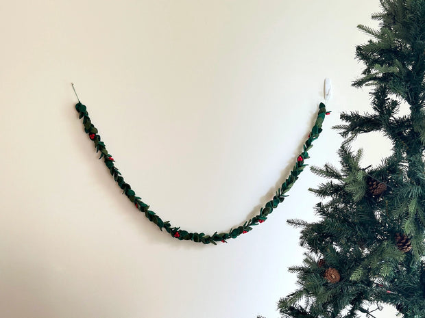 Felt Holly Garland - 6 ft