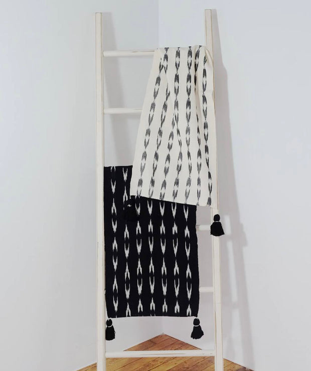 White and Black Serpentina Table Runner
