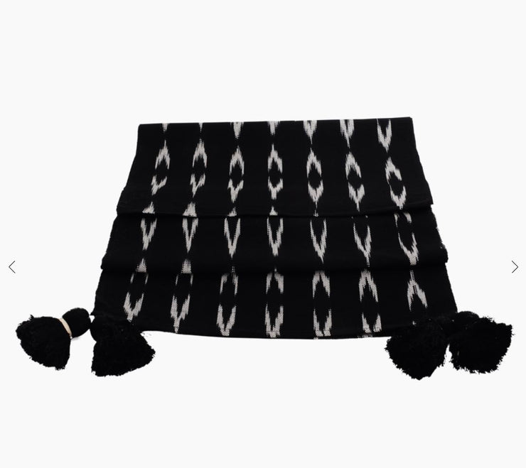 Black and White Serpentina Table Runner